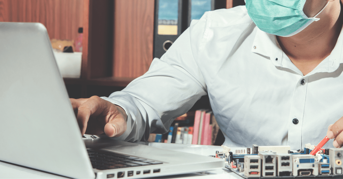 gmao maintenance biomedicale technicien ordinateur.webp